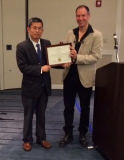 Changlu receiving an award at ESA.